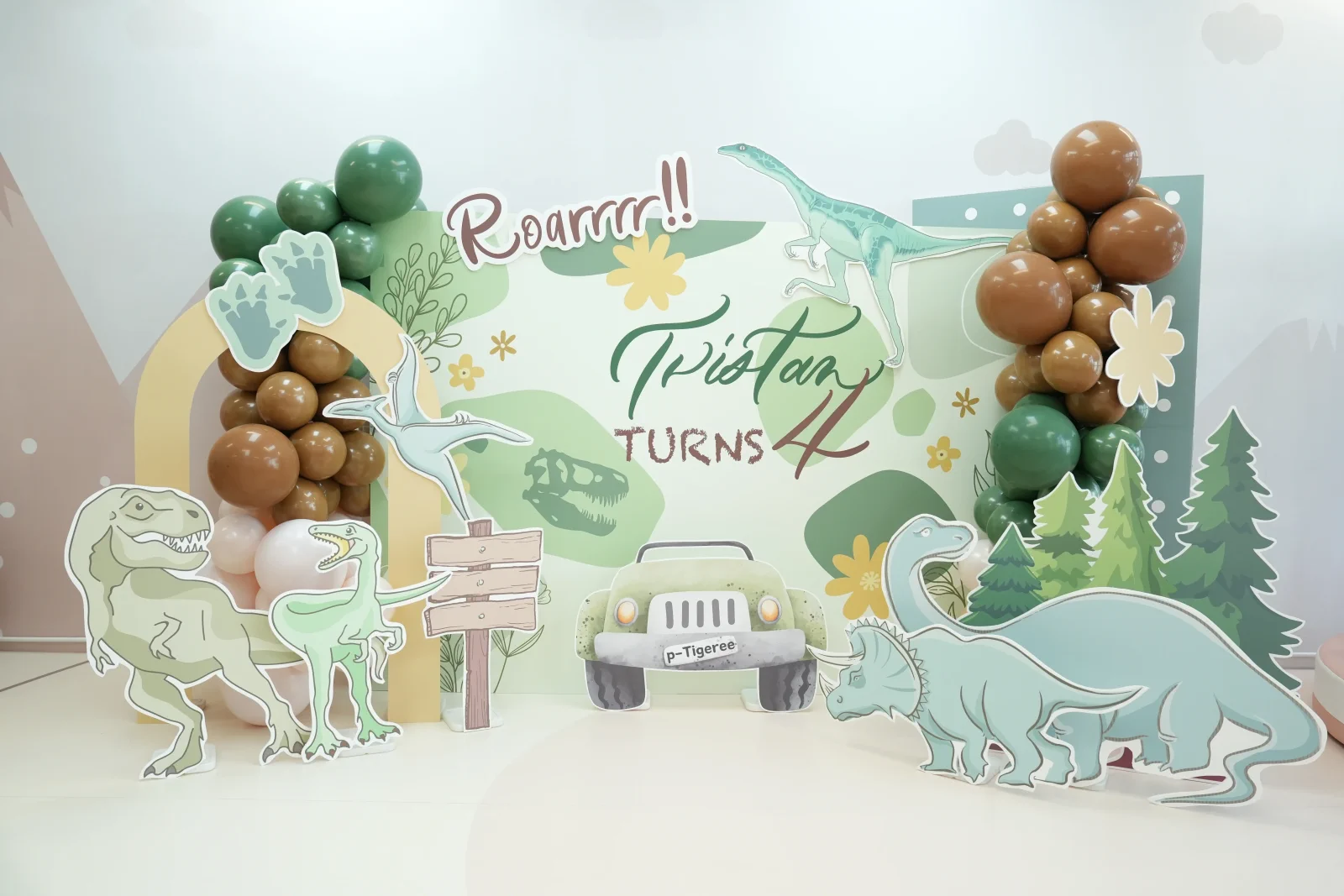 Baby E Playhouse Dinosaurs theme