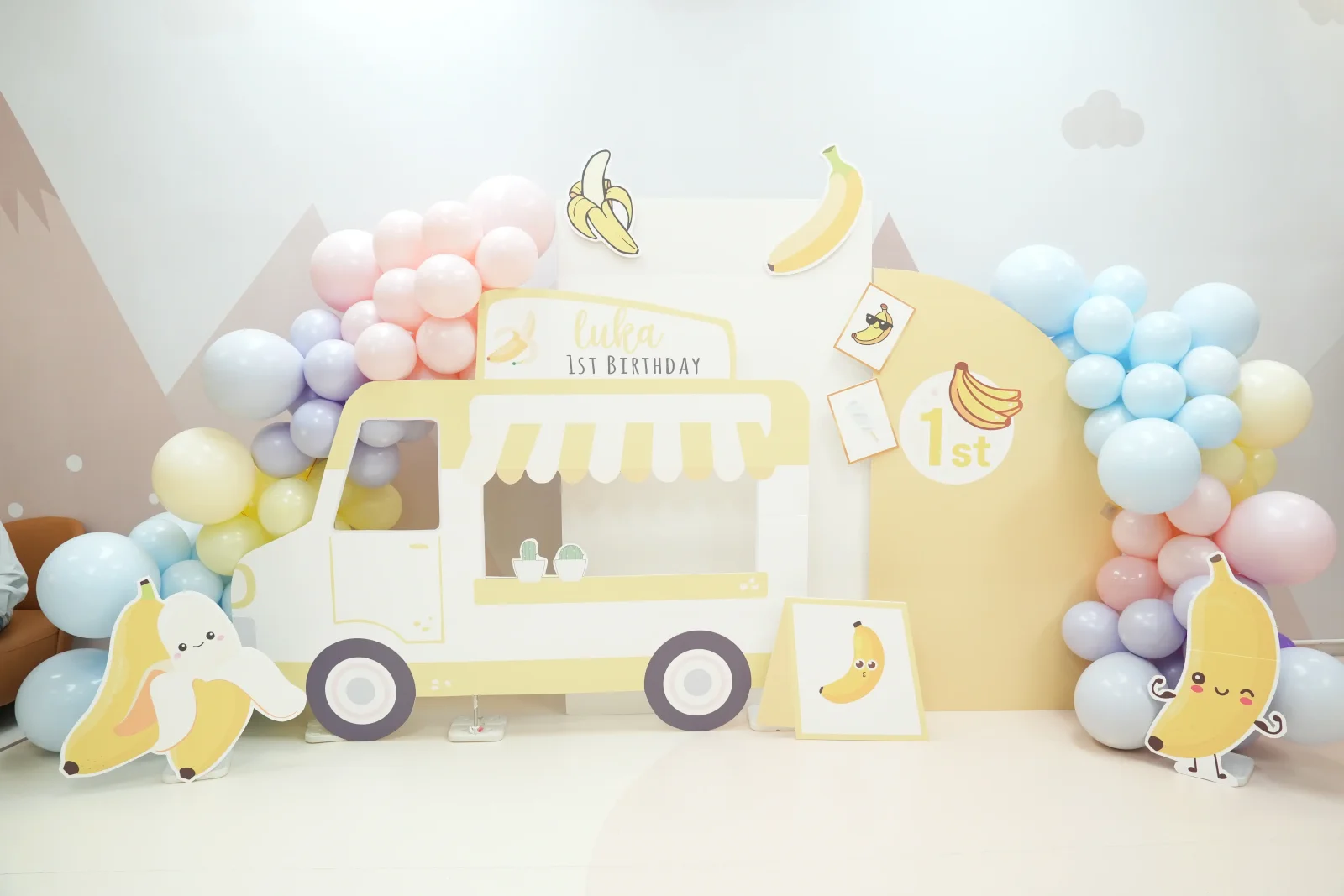 Baby E Playhouse Seasonal theme